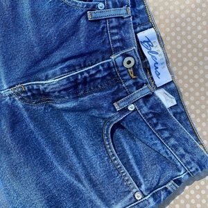 express boyfriend jeans with tear at bottom